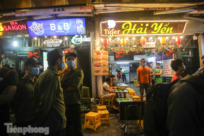 Hà Nội: Quán bar, quán vỉa hè dừng hoạt động lần 2 vì COVID-19 ảnh 9