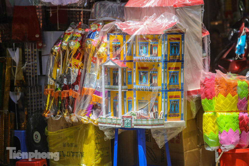 Sát lễ Vu Lan, thị trường dành cho 'cõi âm' cũng ế ẩm vì COVID-19 ảnh 14