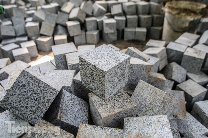 Sau kè bê tông cốt sợi, vỉa hè hồ Hoàn Kiếm tăng tốc lát đá 'về đích' ảnh 5