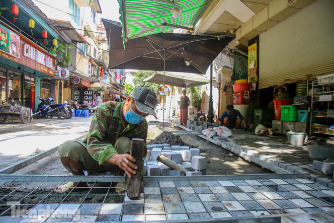Cải tạo vỉa hè phố ẩm thực 'không ngủ' ở Hà Nội ảnh 1