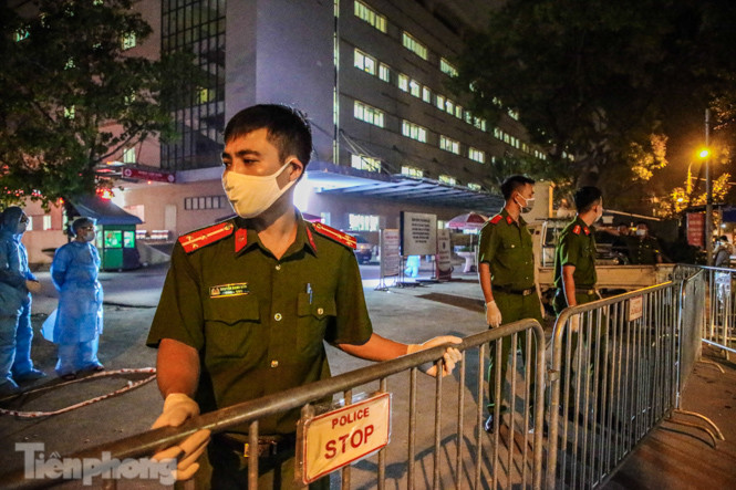 Có ca mắc COVID-19, bệnh viện E Hà Nội phong tỏa ra vào ngay trong đêm ảnh 10