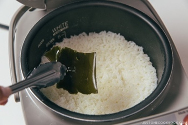 Nấu cơm không khó, nhưng tớ đã học được 7 “tuyệt chiêu” nấu cơm ngon lạ này ảnh 4