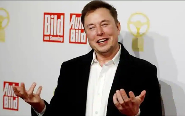 Tỷ phú Elon Musk rất tài năng, quái tính và hay có những bài đăng gây tranh cãi. Ảnh: Reuters. Vì sao tỷ phú Elon Musk lại khuyên chúng ta tăng độ sáng điện thoại để xem bức ảnh này? ảnh 1