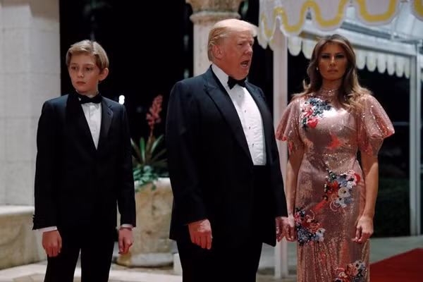 Đường về nhà của Tổng thống Trump không dễ: Hàng xóm quanh nhà đề nghị cấm ông về đó sống ảnh 3