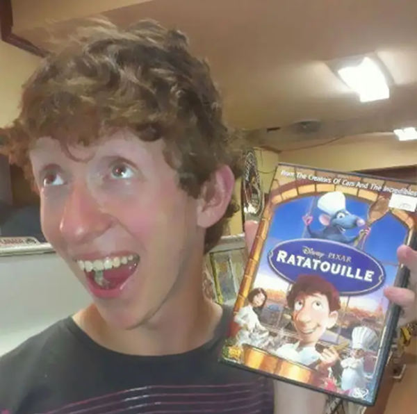 Đôi khi, chúng ta gặp người giống hệt mình ở những nơi bất ngờ nhất ảnh 6