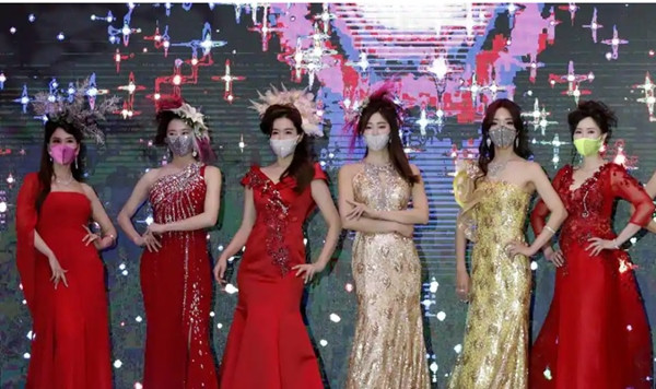Giữa lúc đại dịch hoành hành, Hàn Quốc vừa tổ chức show thời trang... khẩu trang ảnh 6