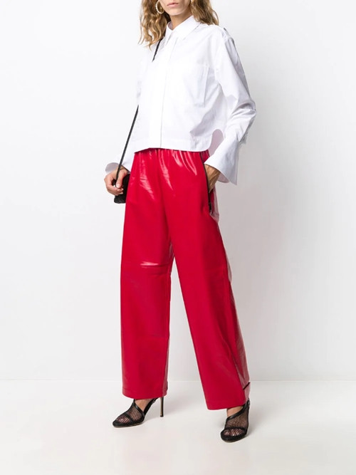 Đeo khẩu trang kín mít, Kylie Jenner vẫn gây chú ý vì body đẹp và đồ hiệu đắt đỏ ảnh 2