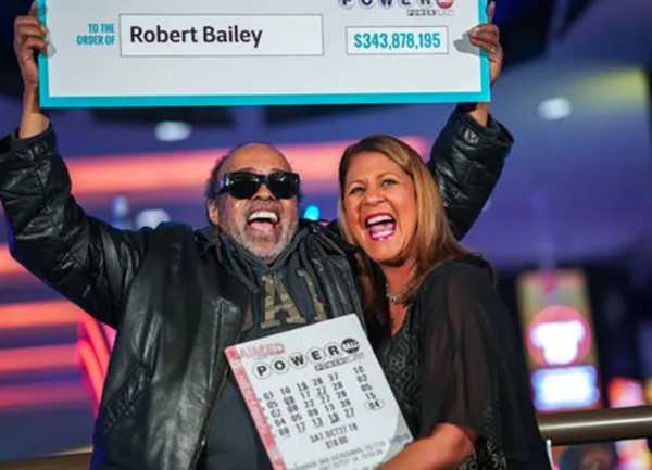 Gia đình này trúng số gần 10 tỷ đồng sau 20 năm kiên trì mua cùng một số ảnh 3