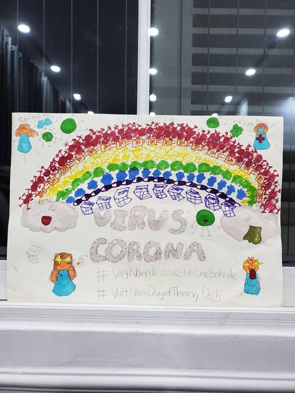 Tại sao trẻ em toàn thế giới lại vẽ tranh cầu vồng và dán lên cửa kính? ảnh 3