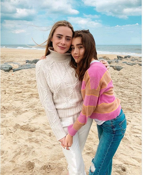 Naomi và Natalie - cả hai cô đều rất xinh đẹp. Ảnh: Naomi Biden. Dàn “hoa hậu” nhà Biden: 4 cô cháu gái vừa đẹp vừa giỏi của ông Joe Biden ảnh 5