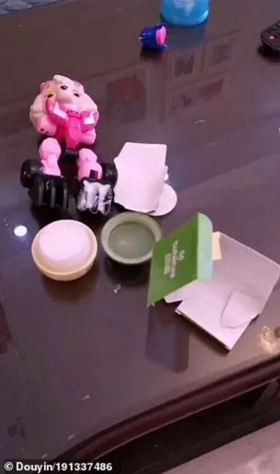 Chú chó bảo vệ cô bé bị mẹ mắng dễ thương thế này, tại sao lại bị cộng đồng mạng nghi ngờ? ảnh 1