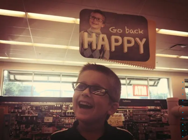 Đôi khi, chúng ta gặp người giống hệt mình ở những nơi bất ngờ nhất ảnh 2