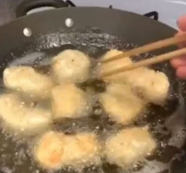 Công thức món ăn triệu like trên TikTok: Gà chiên McNuggets giống hệt của McDonald’s ảnh 5