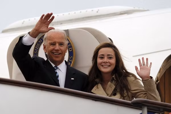 Dàn “hoa hậu” nhà Biden: 4 cô cháu gái vừa đẹp vừa giỏi của ông Joe Biden ảnh 2