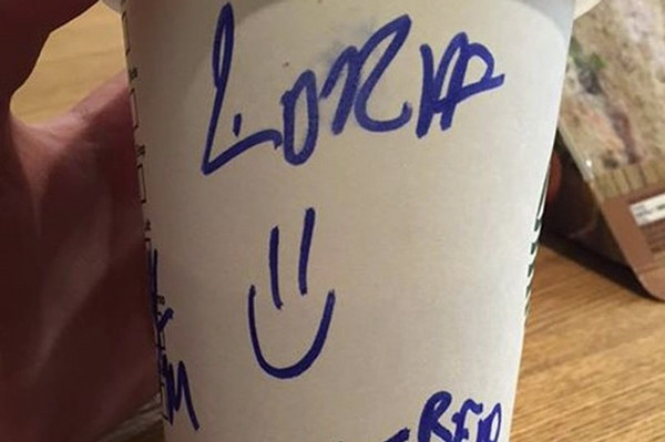 Nhân viên Starbucks gửi “lời nhắn bí mật” cho khách trên cốc đồ uống, và cái kết bất ngờ ảnh 3