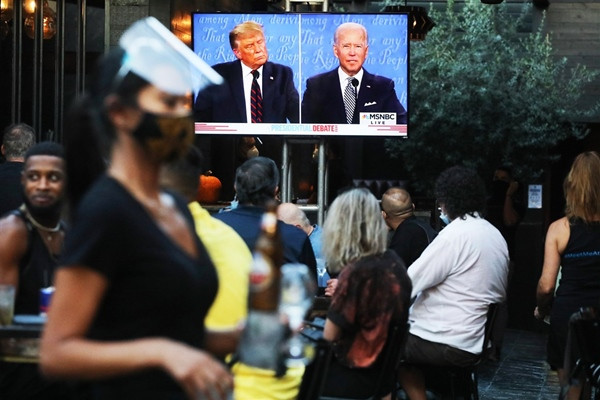 Từng được Tổng thống Trump giúp đỡ nhưng cử tri này lại bầu cho ông Joe Biden, vì sao vậy? ảnh 1