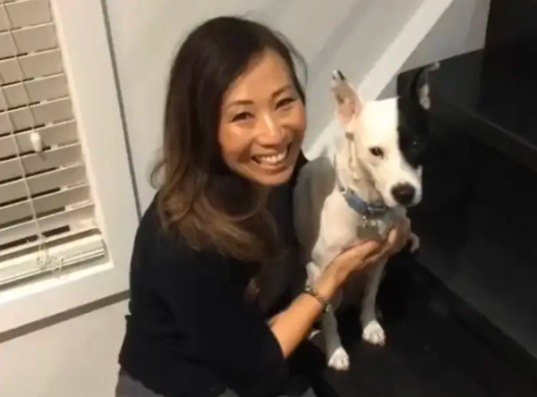 Một người bị bệnh sợ chó đã nhận nuôi một chú chó bị bệnh sợ con người ảnh 4