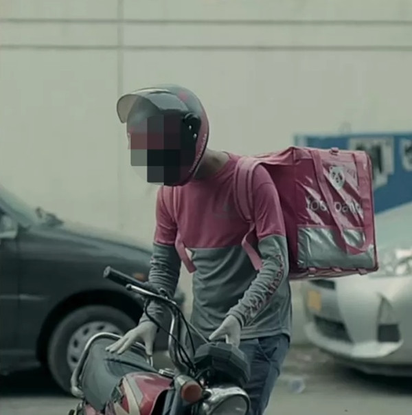 Khi biết lý do khách hàng trả thiếu tiền pizza, shipper có quyết định không thể tốt hơn ảnh 3