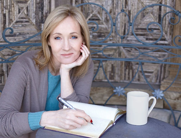 Học từ “guru“: 5 lời khuyên từ nhà văn tỷ phú J.K. Rowling để bạn viết tiếng Anh mượt mà ảnh 2