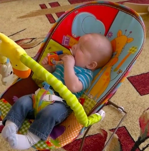 Em bé sinh ra thiếu đi đôi mắt nên bị mẹ bỏ rơi, giờ đã tìm được gia đình yêu thương mình ảnh 4