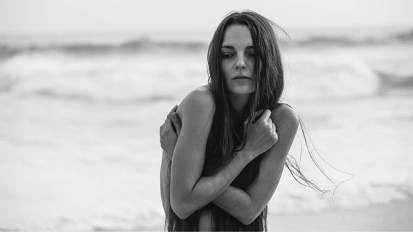 Hãy coi mọi người đều như những người bị thương ảnh 2