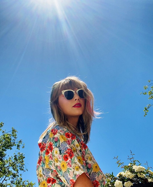 Taylor Swift khoe tóc mới: Một bức ảnh bắt đủ 3 “hot trend” làm đẹp hot nhất Hè này ảnh 1