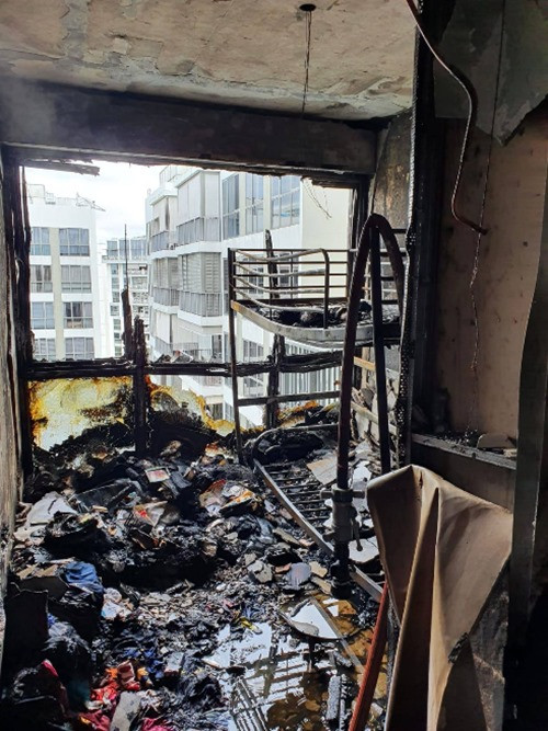 Những người hàng xóm của năm: Thấy hỏa hoạn cũng không bỏ chạy mà cố xịt nước vào đám cháy ảnh 5