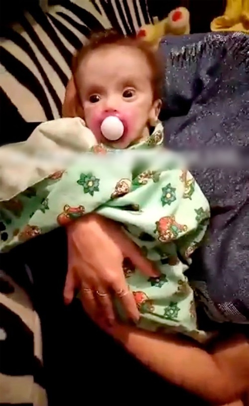 Bé gái sơ sinh bị mẹ bỏ đói trong tủ, sống sót kỳ diệu vì anh trai lén lấy đồ thừa cho ăn ảnh 4