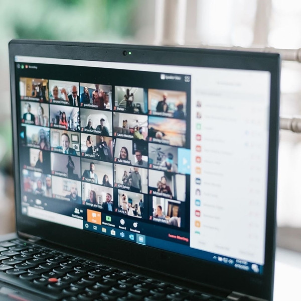 Không để “Cô Vy” trì hoãn đám cưới, các cặp đôi chính thức được kết hôn hợp pháp qua Zoom ảnh 2