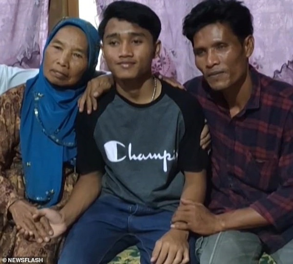 Bị bắt cóc từ khi 5 tuổi, đến khi 17 tuổi tự tìm được gia đình mình nhờ Google Maps ảnh 2