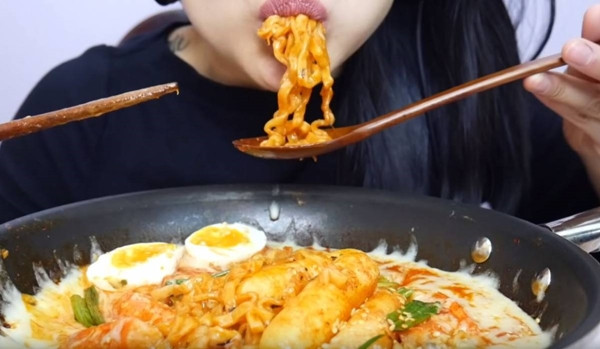 Thanh niên hút 100 điếu thuốc khiến ai cũng tưởng hỏa hoạn, mà lý do thì không ai ngờ tới ảnh 3