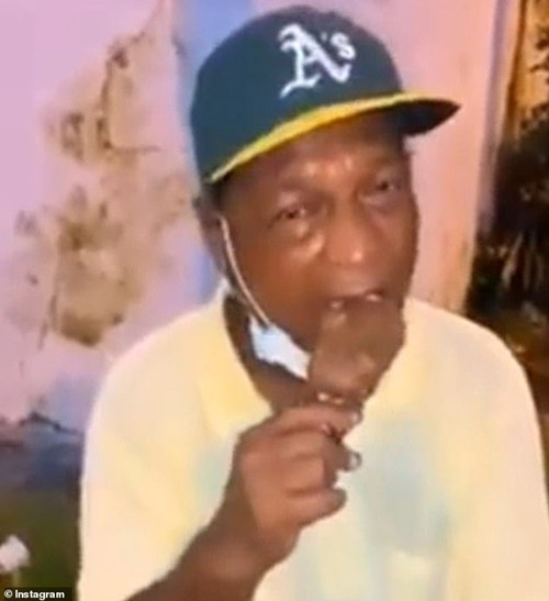 YouTuber nổi tiếng lừa người nghèo trên phố ăn xà phòng phủ sôcôla, khiến ai cũng phẫn nộ ảnh 5