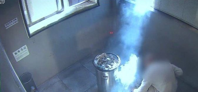 Thanh niên hút 100 điếu thuốc khiến ai cũng tưởng hỏa hoạn, mà lý do thì không ai ngờ tới ảnh 2