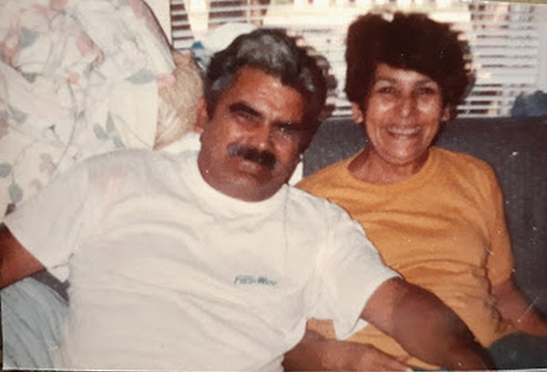 Đang chăm sóc mẹ bị bệnh, con gái nhìn thấy người cha đã qua đời “ghé về thăm nhà” ảnh 2