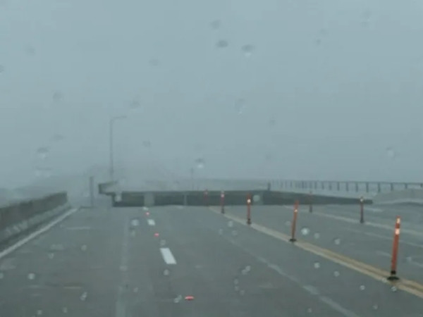 Cơn bão Sally kỳ lạ ở Mỹ: Di chuyển siêu chậm, lặng lẽ cuốn bay một đoạn cây cầu bê-tông ảnh 1