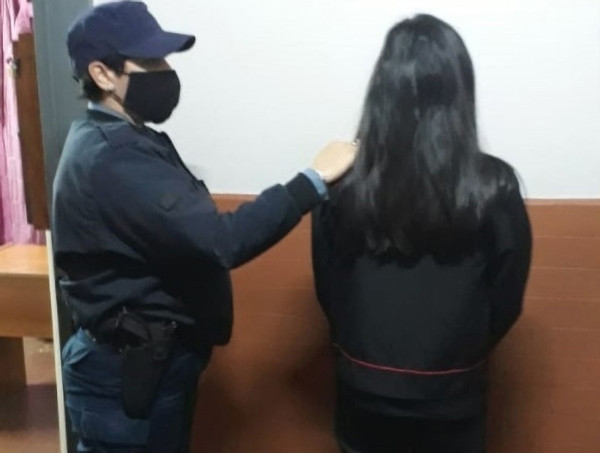 Xót xa em bé sơ sinh bị bỏ rơi với con dao rỉ găm trên lưng, nhưng em đã sống sót kỳ diệu ảnh 3