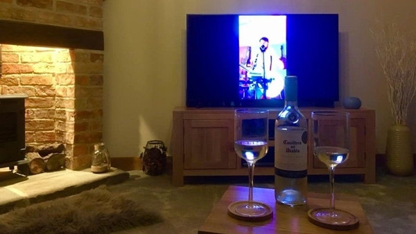 Mở quán ảo trên Facebook thời cách ly, ai ngờ đông khách đến mức phải tuyển thêm nhân viên ảnh 3