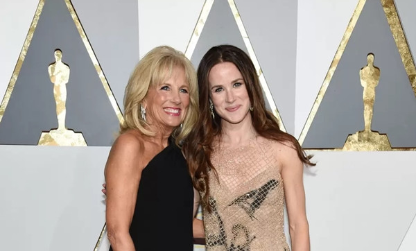 Ashley và mẹ - bà Jill Biden. Ảnh: Ethan Miller/ Getty Images. Người sắp là “Đệ nhất Tiểu thư” của nước Mỹ: Được dự báo “sẽ khiến cả thế giới ngạc nhiên“ ảnh 2