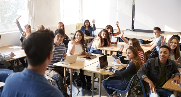 Thầy giáo làm thí nghiệm hóa học gây cháy trường, nhưng học sinh không muốn thầy bị phạt ảnh 3