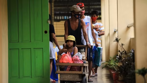 Siêu bão Goni đổ bộ Philippines, sức gió “không thể tin nổi”, áp thấp Atsani sắp thành bão ảnh 1