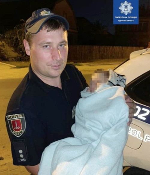 Mẹ đi chơi với bạn, cậu bé 3 tuổi bị bỏ mặc trong nhà suốt 3 ngày, phải ăn cả túi nylon ảnh 3