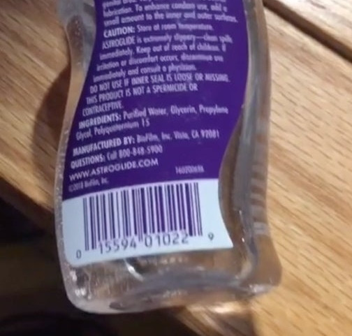 Nam sinh viên năm nhất bỗng có thêm nhiều bạn vì nhầm... gel bôi trơn với nước rửa tay khô ảnh 1