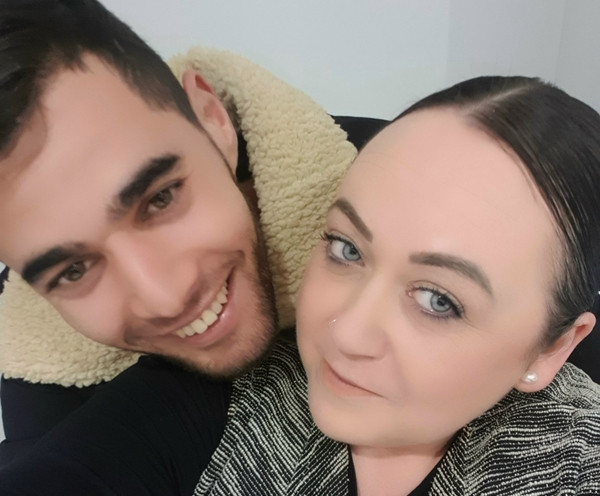 Cặp đôi quen nhau qua mạng, gặp nhau lần đầu ở… đám cưới của chính họ ảnh 2