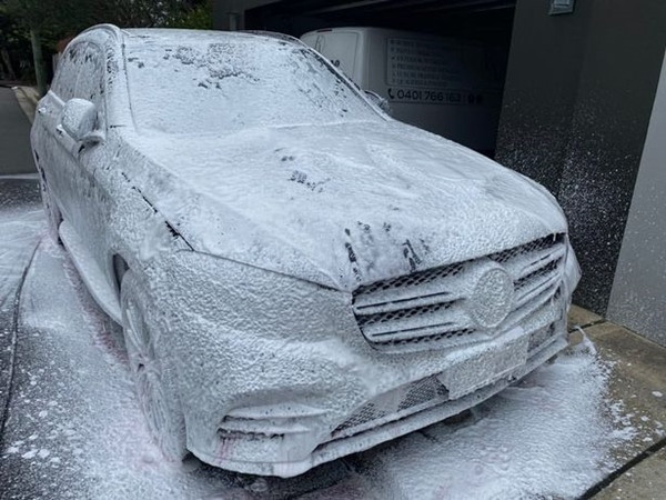 Mua xe Mercedes tiền tỷ cho con gái 9 tuổi, người mẹ khiến cư dân mạng tranh cãi không dứt ảnh 2