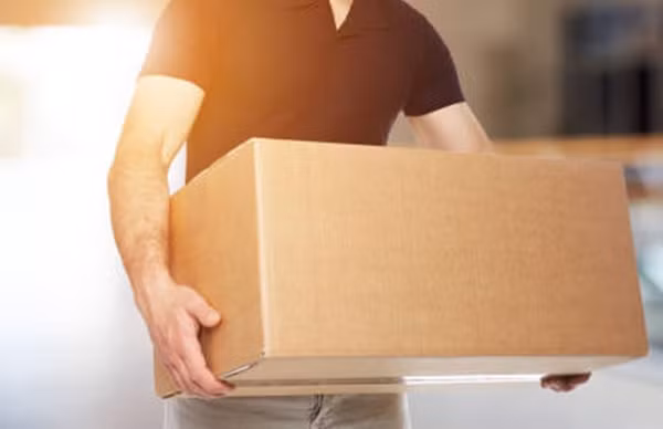 Những món đồ đắt tiền và sự trung thực của người ship hàng ảnh 3