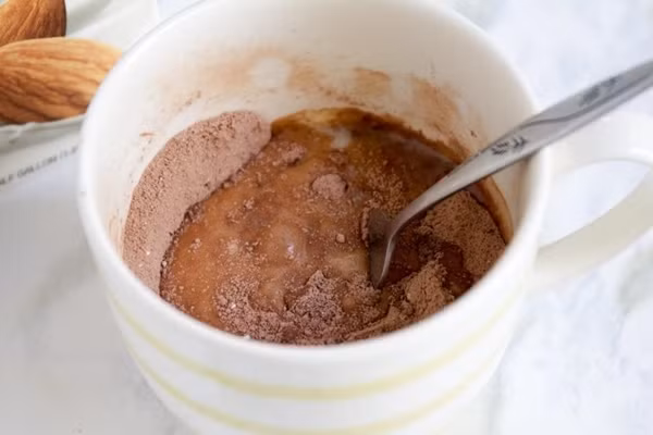 Làm bánh sôcôla trong 2 phút: Công thức làm bánh nhanh hơn cả gọi ship! ảnh 3