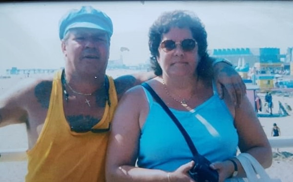 Cặp vợ chồng tưởng sẽ chết vì COVID-19, bỗng dưng khỏe lại khi được nằm gần nhau ảnh 2