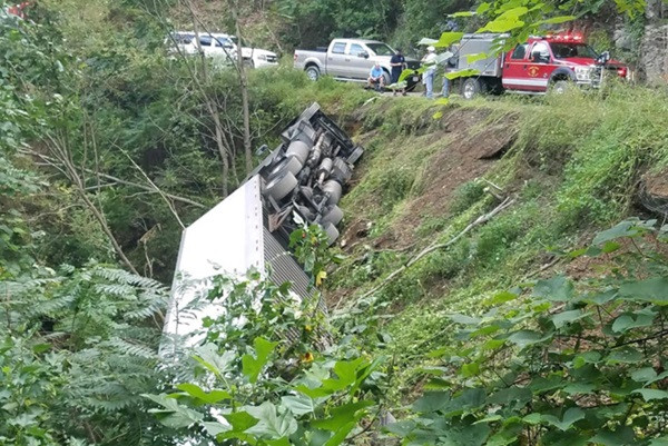 Đi theo hệ thống định vị GPS, người lái xe tải bị mắc kẹt nhiều ngày ở vùng núi hiểm trở ảnh 3