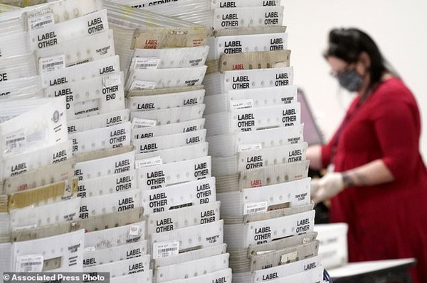 Chờ mãi bang Georgia mới sắp đếm phiếu xong, tại sao giờ phải đếm lại? ảnh 3