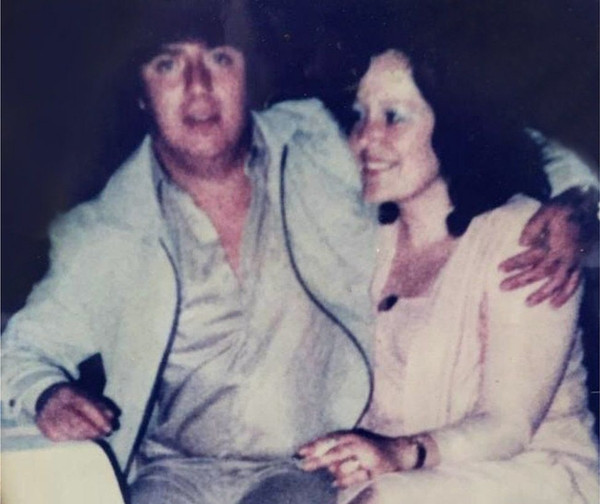 Cặp vợ chồng tưởng sẽ chết vì COVID-19, bỗng dưng khỏe lại khi được nằm gần nhau ảnh 1